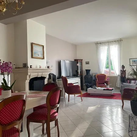 Maison Cosy Avec Piscine Proche Des Vignobles Bordelais Hébergement de vacances Guîtres